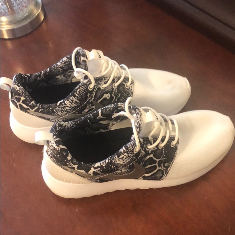 Nike Roshe Sneakers